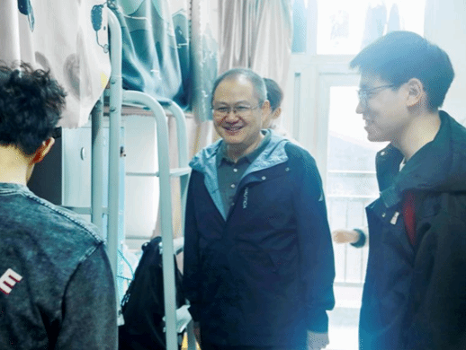 公益宿达｜Ray竞技官网开展“师生共话·...